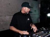 Brautpaar plant frühzeitig die Buchung eines Hochzeits-DJs für die Feier